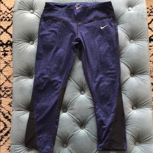 Nike Dri Fit Blue/Black Patterned Cropped Leggings